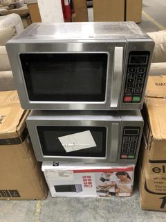 Lot 689  
            Chesterfield SR35 - Collection 

                
3 X ASSORTED ITEMS TO INCLUDE SHARP 20L 600W DIGITAL SOLO MICROWAVE IN WHITE *CRA...