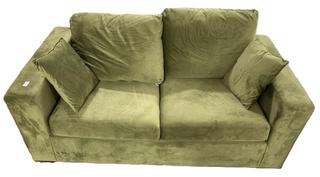 Lot 709  
            Chesterfield SR35 - Collection or Optional Delivery Available 

                
2.5 SEATER SOFA IN GREEN (LOCATION: SR35)