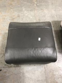 Lot 725  
            Chesterfield SR35 - Collection or Optional Delivery Available 

                
DFS DARK GREY LEATHER STORAGE FOOT POUFFE (LOCATION: SR35) (DOS2P8NVL)