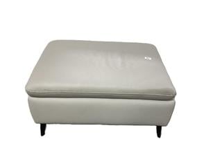 Lot 75  
            Chesterfield SR35 - Collection or Optional Delivery Available 

                
DFS FOOT POUFFE WITH STORAGE IN LIGHT GREY LEATHER (LOCATION: SR35)