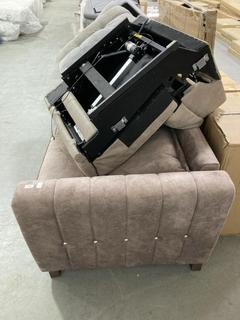 Lot 82  
            Chesterfield SR35 - Collection 

                
DFS ASSORTED SOFA PARTS TO INCLUDE SOFA PART IN GREY (LOCATION: SR35)