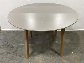 Lot 26  
            Chesterfield SR36 - Collection or Optional Delivery Available 

                
ROUND GREY DINING TABLE WITH BROWN WOODEN LEGS (LOCATION: SR36 A6)