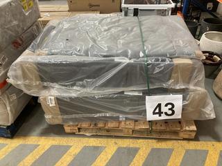 Lot 272  
            Chesterfield SR36 - Collection or Optional Delivery Available 

                
4FT 6 DOUBLE DIVAN BASE IN GREY TO INCLUDE HEADBOARD (LOCATION: SR36 A2)