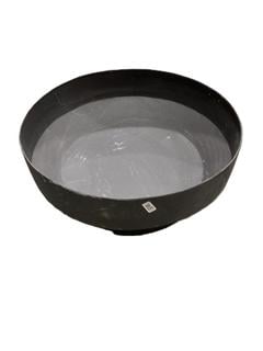 Lot 329  
            Chesterfield SR36 - Collection or Optional Delivery Available 

                
ROUND METAL FIRE PIT IN BLACK (LOCATION: SR36 A1)