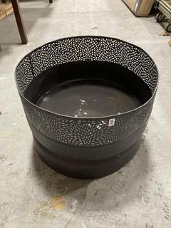 Lot 330  
            Chesterfield SR36 - Collection or Optional Delivery Available 

                
ROUND METAL FIRE PIT IN BLACK (LOCATION: SR36 A1)