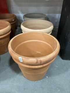 Lot 335  
            Chesterfield SR36 - Collection Only 

                
3 X ASSORTED PLANT POTS IN ORANGE (COLLECTION ONLY) (LOCATION: SR36 A1)