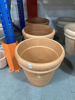 Lot 336  
            Chesterfield SR36 - Collection Only 

                
3 X ASSORTED PLANT POTS IN ORANGE (COLLECTION ONLY) (LOCATION: SR36 A1)