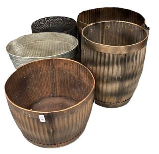 Lot 345  
            Chesterfield SR36 - Collection or Optional Delivery Available 

                
5 X LARGE PLANTERS TO INCLUDE PLANTER IN BROWN (LOCATION: SR36 A1)