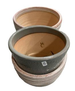 Lot 349  
            Chesterfield SR36 - Collection Only 

                
3 X PLANT POTS TO INCLUDE PLANT POT IN GREY (COLLECTION ONLY) (LOCATION: SR36 A2)