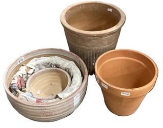 Lot 351  
            Chesterfield SR36 - Collection Only 

                
3 X PLANT POTS TO INCLUDE PLANT POT IN ORANGE (COLLECTION ONLY) (LOCATION: SR36 A2)