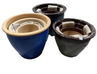 Lot 353  
            Chesterfield SR36 - Collection Only 

                
ASSORTED PLANT POTS TO INCLUDE PLANT POT IN BLUE (COLLECTION ONLY) (LOCATION: SR3...