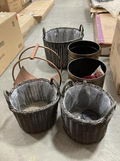 Lot 358  
            Chesterfield SR36 - Collection or Optional Delivery Available 

                
ASSORTED PLANTERS TO INCLUDE BASKET PLANTERS IN BLACK (LOCATION: SR36 A2)