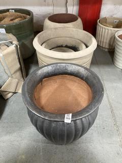 Lot 360  
            Chesterfield SR36 - Collection Only 

                
ASSORTED PLANT POTS TO INCLUDE PLANT POT IN BLACK (COLLECTION ONLY) (LOCATION: SR...