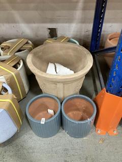 Lot 364  
            Chesterfield SR36 - Collection Only 

                
ASSORTED PLANT POTS TO INCLUDE PLANT POT IN GREY (COLLECTION ONLY) (LOCATION: SR3...