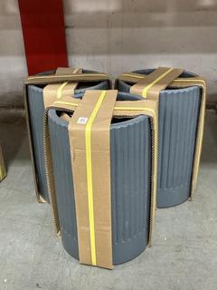 Lot 372  
            Chesterfield SR36 - Collection Only 

                
ASSORTED PLANT POTS IN GREY (COLLECTION ONLY) (LOCATION: SR36 A3)