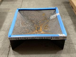 Lot 379  
            Chesterfield SR36 - Collection or Optional Delivery Available 

                
METAL SQUARE FIRE PIT IN BLACK (LOCATION: SR36 A4)