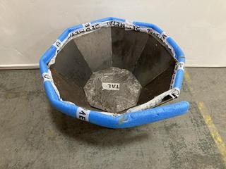 Lot 381  
            Chesterfield SR36 - Collection or Optional Delivery Available 

                
METAL FIRE PIT IN BLACK (LOCATION: SR36 A5)