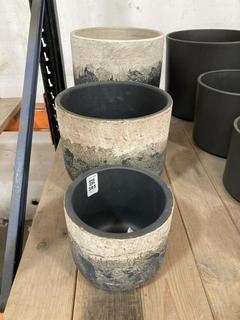 Lot 385  
            Chesterfield SR36 - Collection Only 

                
3 X ASSORTED PLANT POTS (COLLECTION ONLY) (LOCATION: SR36 C5)