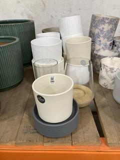 Lot 388  
            Chesterfield SR36 - Collection Only 

                
ASSORTED PLANT POTS TO INCLUDE PLANT POT IN CREAM (COLLECTION ONLY) (LOCATION: SR...