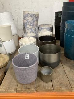 Lot 389  
            Chesterfield SR36 - Collection Only 

                
ASSORTED PLANT POTS TO INCLUDE PLANT POT IN CREAM (COLLECTION ONLY) (LOCATION: SR...