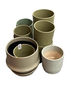 Lot 395  
            Chesterfield SR36 - Collection Only 

                
ASSORTED PLANT POTS TO INCLUDE PLANT POT IN MOSS GREEN (COLLECTION ONLY) (LOCATIO...