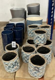 Lot 397  
            Chesterfield SR36 - Collection Only 

                
ASSORTED PLANT POTS TO INCLUDE PLANT POT IN DEEP BLUE (COLLECTION ONLY) (LOCATION...