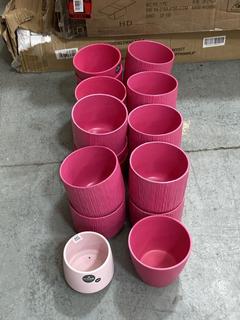 Lot 399  
            Chesterfield SR36 - Collection Only 

                
ASSORTED PLANT POTS TO INCLUDE PLANT POT IN PINK (COLLECTION ONLY) (LOCATION: SR3...