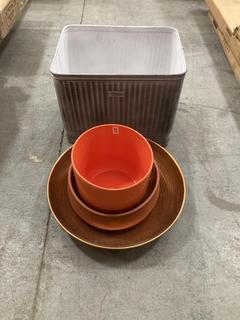 Lot 401  
            Chesterfield SR36 - Collection Only 

                
ASSORTED ITEMS TO INCLUDE OUTDOOR HAMPTON METAL PLANTER (COLLECTION ONLY) (LOCATI...