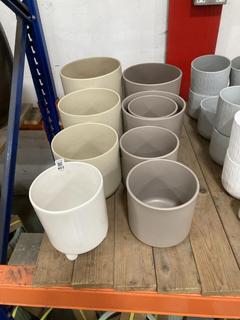 Lot 403  
            Chesterfield SR36 - Collection Only 

                
ASSORTED PLANT POTS TO INCLUDE PLANT POT IN SANDSTONE YELLOW (COLLECTION ONLY) (L...
