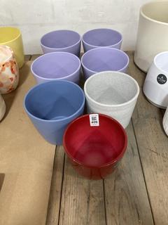 Lot 406  
            Chesterfield SR36 - Collection Only 

                
ASSORTED PLANT POTS TO INCLUDE PLANT POT IN LILAC (COLLECTION ONLY) (LOCATION: SR...