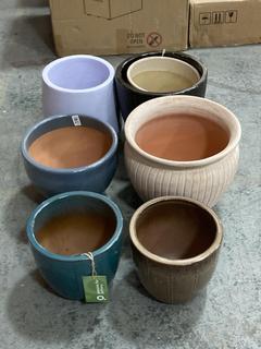 Lot 411  
            Chesterfield SR36 - Collection Only 

                
ASSORTED PLANT POTS TO INCLUDE PLANT POT IN BLUE (COLLECTION ONLY) (LOCATION: SR3...