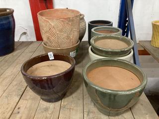 Lot 415  
            Chesterfield SR36 - Collection Only 

                
ASSORTED PLANT POTS TO INCLUDE PLANT POT IN GREEN (COLLECTION ONLY) (LOCATION: SR...
