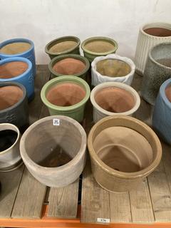 Lot 418  
            Chesterfield SR36 - Collection Only 

                
ASSORTED PLANT POTS TO INCLUDE PLANT POT IN GREEN (COLLECTION ONLY) (LOCATION: SR...