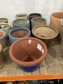 Lot 419  
            Chesterfield SR36 - Collection Only 

                
ASSORTED PLANT POTS TO INCLUDE PLANT POT IN DARK BLUE (COLLECTION ONLY) (LOCATION...