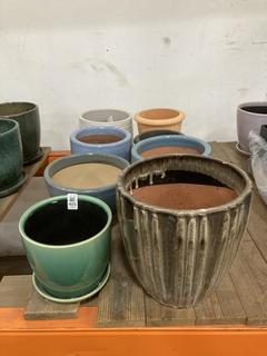 Lot 423  
            Chesterfield SR36 - Collection Only 

                
ASSORTED PLANT POTS TO INCLUDE PLANT POT IN BLUE (COLLECTION ONLY) (LOCATION: SR3...