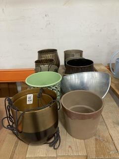 Lot 426  
            Chesterfield SR36 - Collection Only 

                
ASSORTED PLANT POTS TO INCLUDE METAL PLANT POT IN BLACK AND GOLD (COLLECTION ONLY...