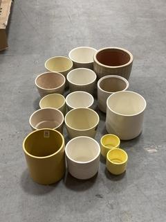 Lot 430  
            Chesterfield SR36 - Collection Only 

                
ASSORTED PLANT POTS TO INCLUDE PLANT POT IN MUSTARD YELLOW (COLLECTION ONLY) (LOC...