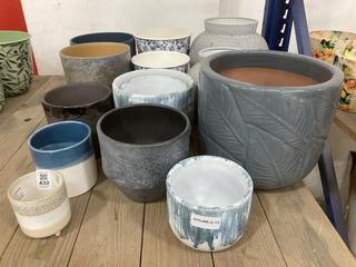 Lot 432  
            Chesterfield SR36 - Collection Only 

                
ASSORTED PLANT POTS TO INCLUDE PLANT POT IN SLATE GREY (COLLECTION ONLY) (LOCATIO...