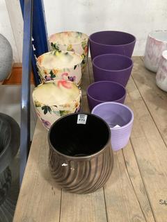 Lot 433  
            Chesterfield SR36 - Collection Only 

                
ASSORTED PLANT POTS TO INCLUDE PLANT POT IN PURPLE (COLLECTION ONLY) (LOCATION: S...