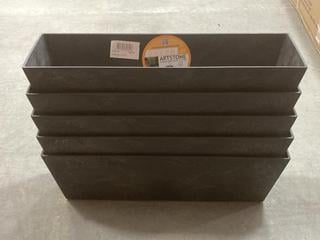 Lot 443  
            Chesterfield SR36 - Collection Only 

                
ASSORTED PLANTERS TO INCLUDE PLANTER IN STONE BLACK (COLLECTION ONLY) (LOCATION: ...