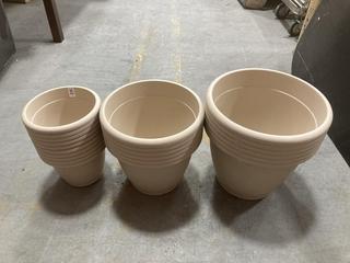 Lot 445  
            Chesterfield SR36 - Collection Only 

                
ASSORTED PLANT POTS TO INCLUDE PLANT POT IN OFF CREAM (COLLECTION ONLY) (LOCATION...