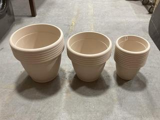 Lot 446  
            Chesterfield SR36 - Collection Only 

                
ASSORTED PLANT POTS TO INCLUDE PLANT POT IN OFF CREAM (COLLECTION ONLY) (LOCATION...