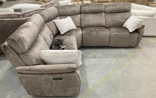 Lot 467  
            Chesterfield SR36 - Collection or Optional Delivery Available 

                
PARKER 3 CORNER 3 POWER RECLINER SOFA WITH POWER HEADREST IN HERITAGE CEDAR (LOCA...