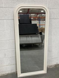 Lot 46  
            Chesterfield SR36 - Collection Only 

                
CW WARM WHITE LARGE MIRROR - ITEM NO. 905382 - COLLECTION ONLY (LOCATION: SR36 A6)