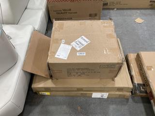 Lot 471  
            Chesterfield SR36 - Collection or Optional Delivery Available 

                
3 X ASSORTED ITEMS TO INCLUDE LORDS & LABRADORS LARGE SLIDING DOOR DOG CRATE IN G...