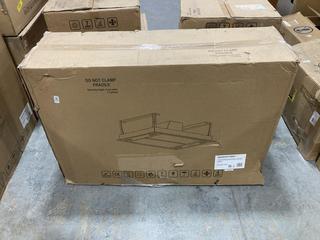 Lot 578  
            Chesterfield SR36 - Collection Only 

                
110CM GLASS & STAINLESS STEEL CEILING COOKER HOOD MODEL NO. - UBADCH110SS1 (COLLE...