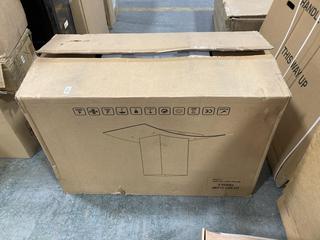 Lot 593  
            Chesterfield SR36 - Collection Only 

                
90CM BLACK CURVED GLASS ISLAND HOOD MODEL NO. - ISLA90BK (COLLECTION ONLY) (LOCAT...