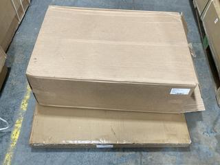 Lot 628  
            Chesterfield SR36 - Collection or Optional Delivery Available 

                
90 CM CHIMNEY HOOD TO INCLUDE 90CM STANDARD SPLASHBACK (LOCATION: SR36 B3)