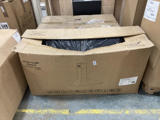 Lot 629  
            Chesterfield SR36 - Collection or Optional Delivery Available 

                
100CM BLACK CHIMNEY HOOD - MOD NO UBSCH100BK (LOCATION: SR36 B3)