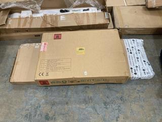 Lot 652  
            Chesterfield SR36 - Collection or Optional Delivery Available 

                
VANITY DESK IN WHITE TO INCLUDE RIANO 1 DOOR WARDROBE (LOCATION: SR36 B4)